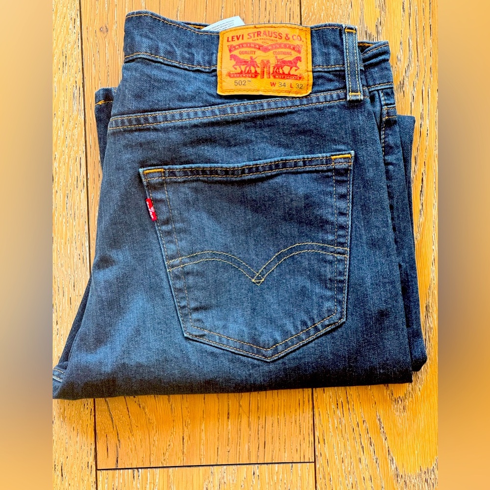 Levi’s 502 Jeans